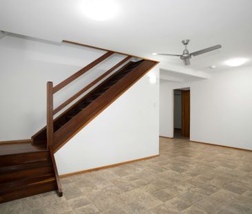 Charming three-bedroom home - Photo 6