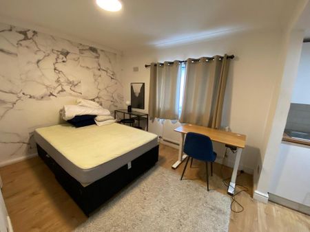 Studio to rent - Photo 2