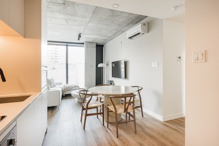 Condo for rent, Montréal (Ville-Marie) - Photo 2