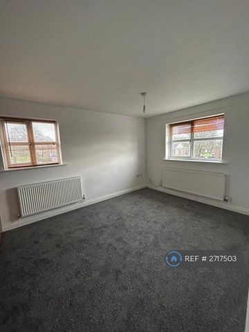 3 bedroom flat to rent - Photo 3