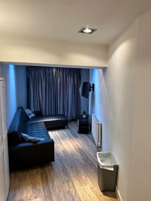 6 bedroom terraced house to rent - Photo 1