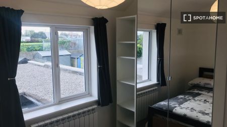 Room for rent in 3-bedroom house in Drimnagh, Dublin - Photo 4