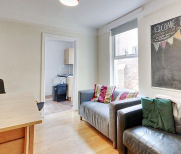6 bedroom terraced house to rent - Photo 4