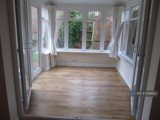 3 bedroom semi-detached house to rent - Photo 1