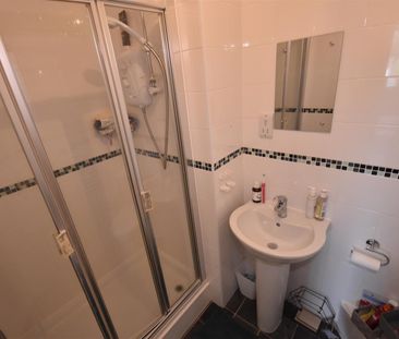 Reins Croft, Neston - Photo 4
