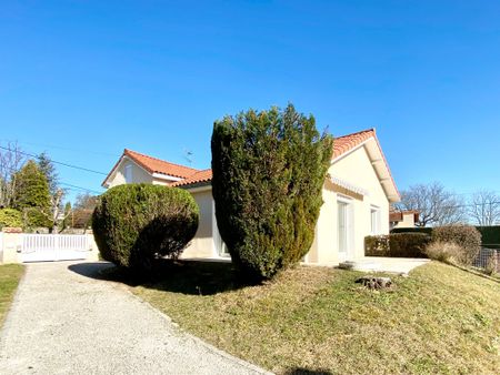 Location Maison 4 pièces 101m² ST GENIS LAVAL 69230 - Photo 3