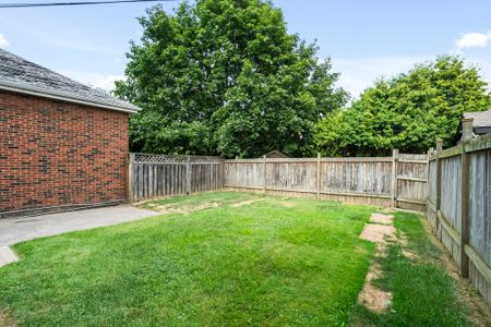 For Lease - 103 Kenilworth Avenue, Hamilton, Ontario - Photo 2