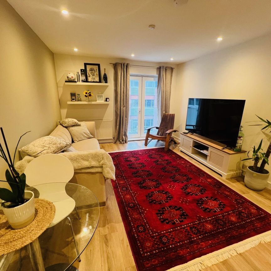 Moorbridge Road, Maidenhead - Photo 1