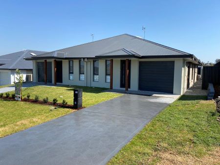 MODERN 4 BEDROOM HOME - Photo 2