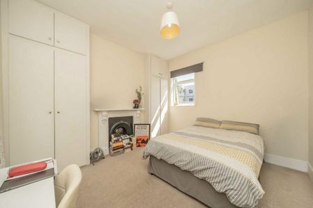 4 bedroom flat to rent - Photo 3