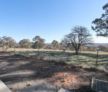 Private Villa with Rural Views in North Orange Location - Photo 4