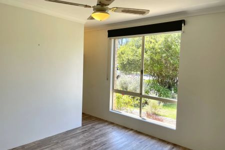 Quiet Cul-De-Sac Living - Photo 2