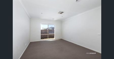 Spacious Family Living with Modern Comfort in Prime Location - Photo 3