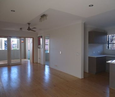 PERFECTLY LOCATED 2 BEDROOM 2 BATHROOM APARTMENT IN NEW FARM - Photo 2