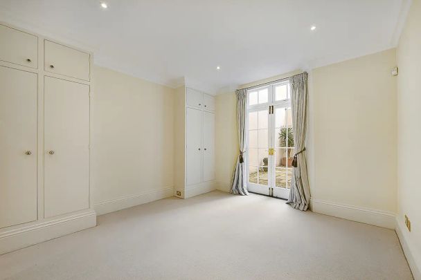 3 bedroom flat in Belgravia - Photo 1