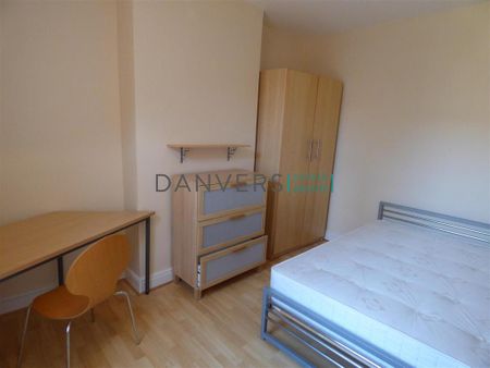 4 bedroom terraced house to rent - Photo 3