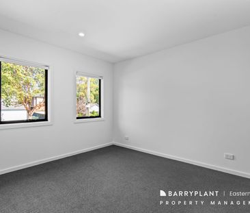 Modern Brand-New Townhouse – Convenient & Private! - Photo 5