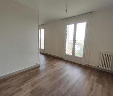 Location Appartement 4 pièces 81m² POITIERS 86000 - Photo 1