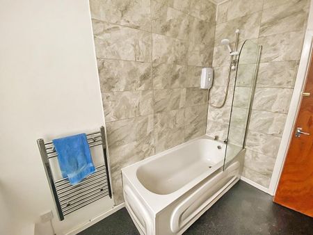 1 bedroom in a house share to rent - Photo 5