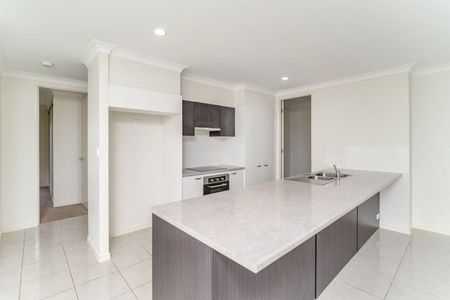 Spacious 4 bedroom home on a large block - Photo 3