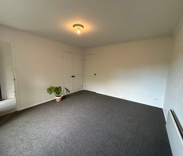 Fully Renovated 2 brm Townhouse - Photo 2