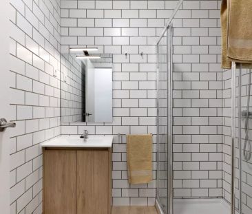 Shared double room in student residence to rent in Barcelona - Photo 6
