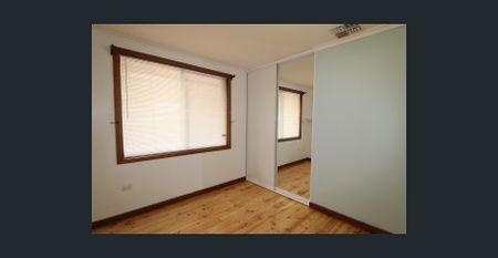 Family Home Close to the Shops & Beach! - Photo 4