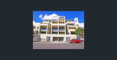 Oversized urban retreat with panoramic park vistas - Photo 2