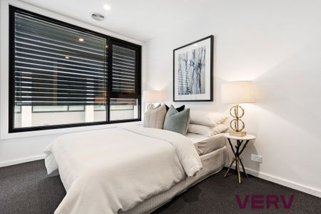 FABULOUS TWO STOREY TOWNHOUSE - Photo 4