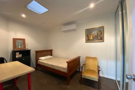 HUGE FURNISHED TOWNHOUSE - 3BR + 2BATH + ROOFTOP GARDEN! - Photo 3