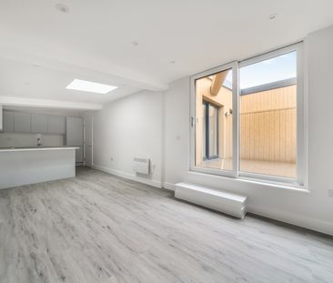 Flat to rent - East Street, London, BR1 - Photo 2