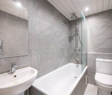 3 bedroom flat to rent - Photo 3