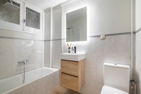 Avinguda de la Mare de Déu de Montserrat, Barcelona, Catalonia 08024 - Photo 4