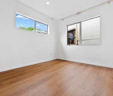 Modern, North-Facing Standalone Home – Recently Re - Photo 4