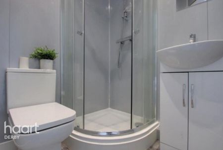 1 bedroom in a house share to rent - Photo 5