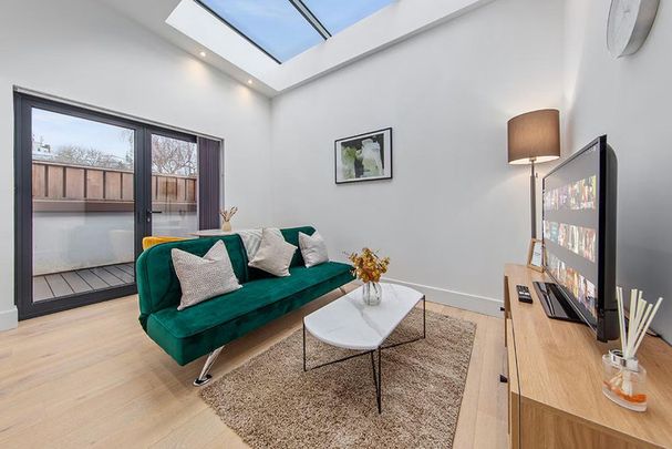 London Road - Photo 1