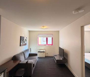 LEAFY CARLTON LOCATION! - Photo 2