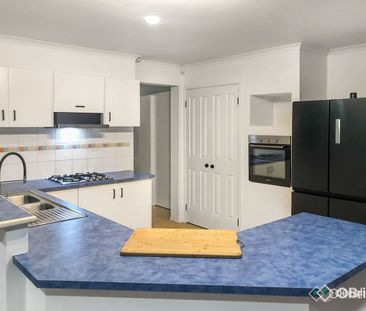 Spacious Family Home in Prime Cranbourne North Location - Photo 5