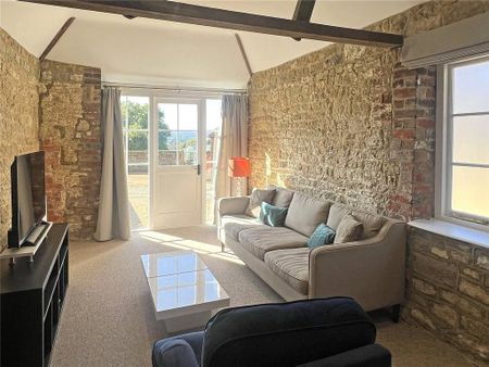 6 bedroom detached house to rent - Photo 2