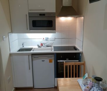 Studio Flat, Chatsworth Road, NW2 - Photo 3