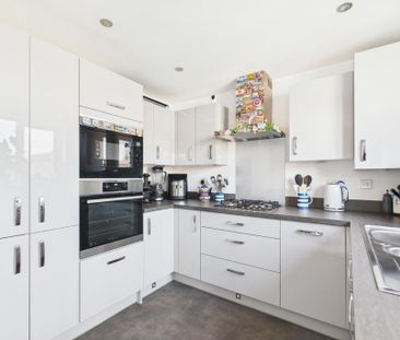 3 bedroom end of terrace house to rent - Photo 5