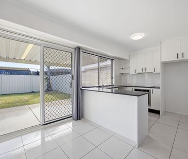 MODERN DUPLEX IN A PRIME POSITION - Photo 3
