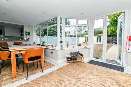 3 bedroom detached house to rent - Photo 4