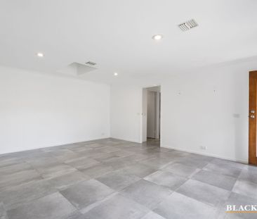 6 Tipper Place, Cook ACT 2614 - House For Rent | Domain - Photo 4