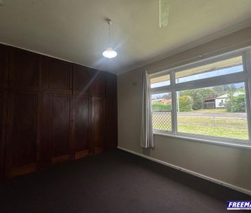 Lovely Brick Home on Corner Block – Great Shed! - Photo 5