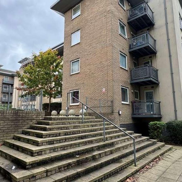 Alder Court, N11 - Photo 1