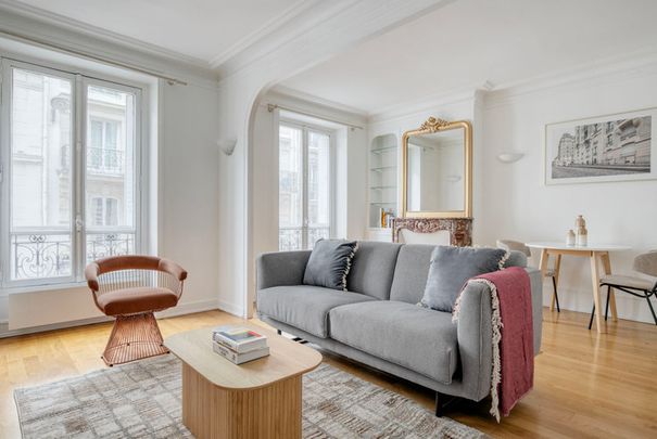 Place d'Anvers - Photo 1