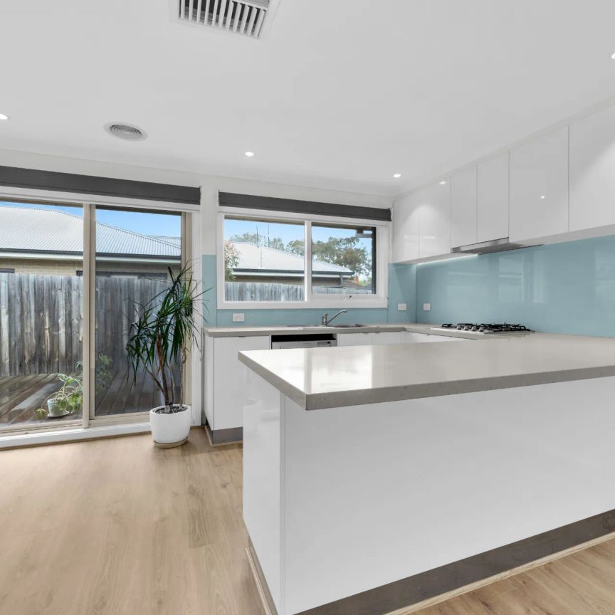 Charming Unit in the heart of Ferntree Gully - Photo 1
