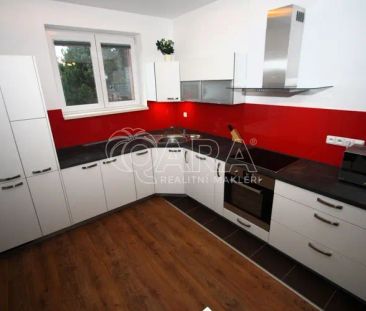 Velmi pěkný a vybavený byt 2+1 v klidné ulici na okraji Čakovic, Pr... - Photo 3