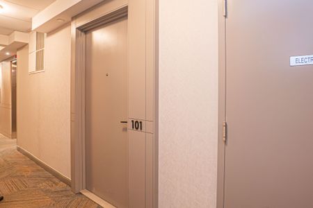 For Lease - 4675 Metcalfe Avenue Unit# 101, Mississauga, Ontario - Photo 5